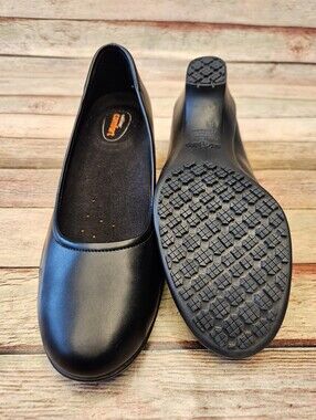 SafeTstep comfort pumps feature a low heel and rounded toe design.